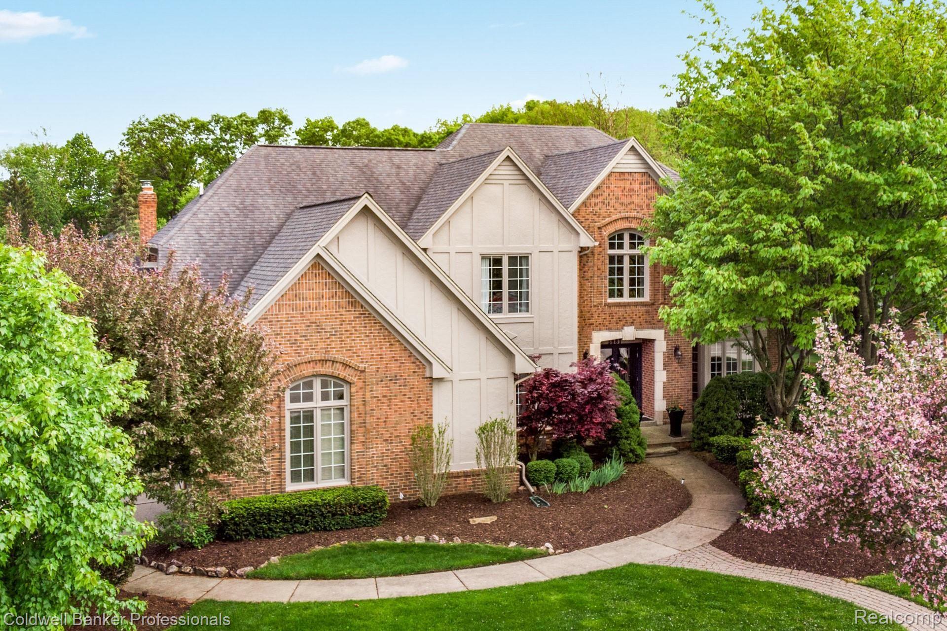 3681 Newcastle Drive Rochester, MI 48306 - Photo 2 of 40 3681-Newcastle-Dr-02.jpg