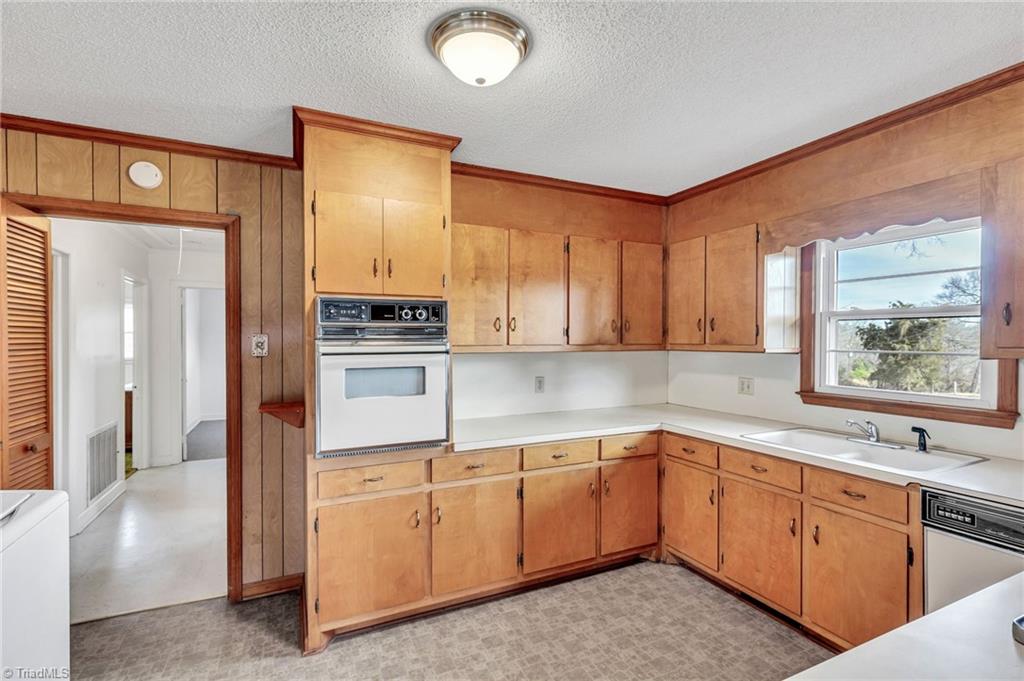6405 Alamance County Line Road Liberty, NC 27298 - Photo 15 of 27 Gallery Image 15