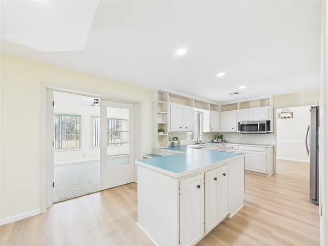 $2,200 | 205 Narcissus Street, Lake Jackson, TX 77566