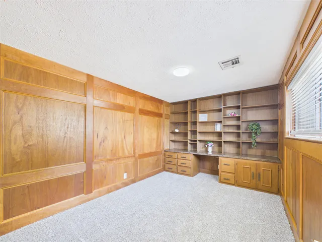 $2,200 | 205 Narcissus Street, Lake Jackson, TX 77566