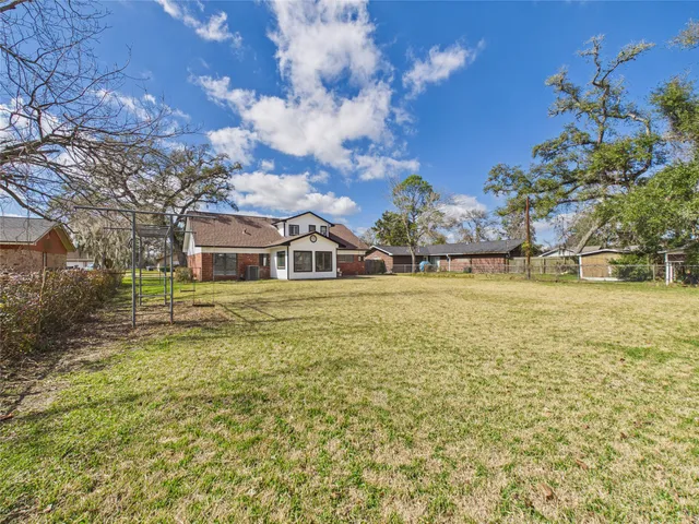 $2,200 | 205 Narcissus Street, Lake Jackson, TX 77566