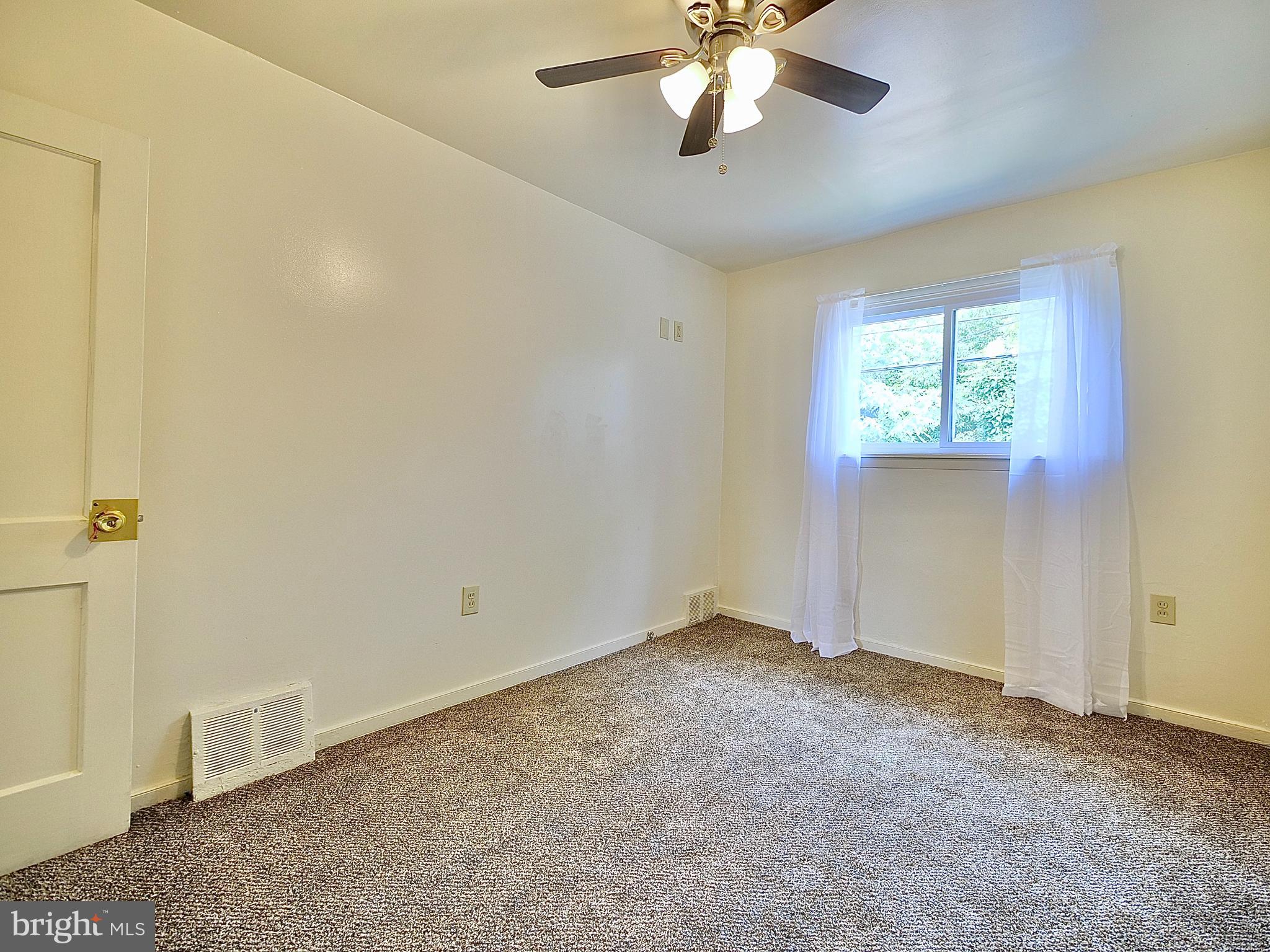 925 Barker Road Sharon Hill, PA 19079 - Photo 14 of 27 Gallery Image 14