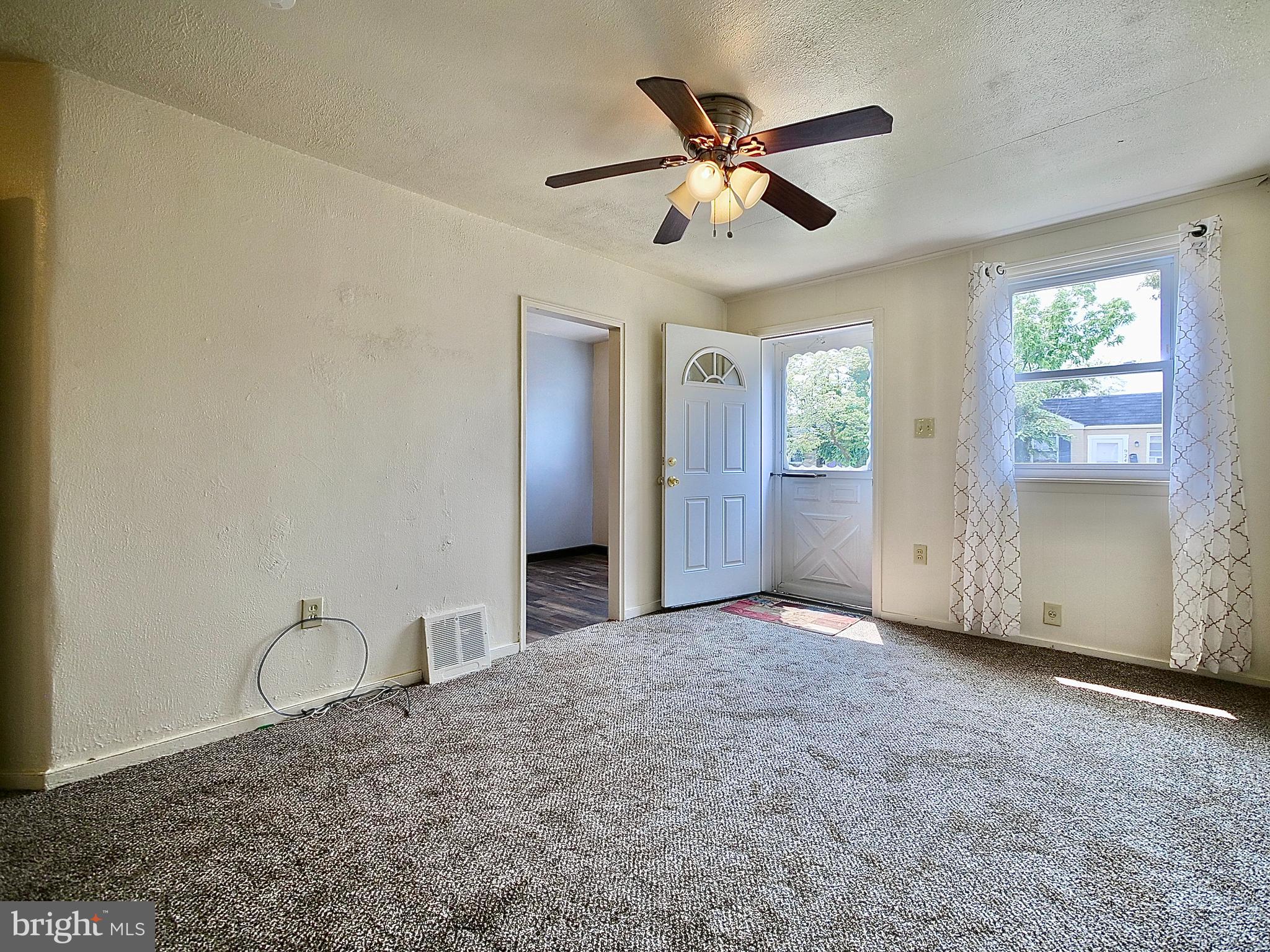 925 Barker Road Sharon Hill, PA 19079 - Photo 4 of 27 Living Room