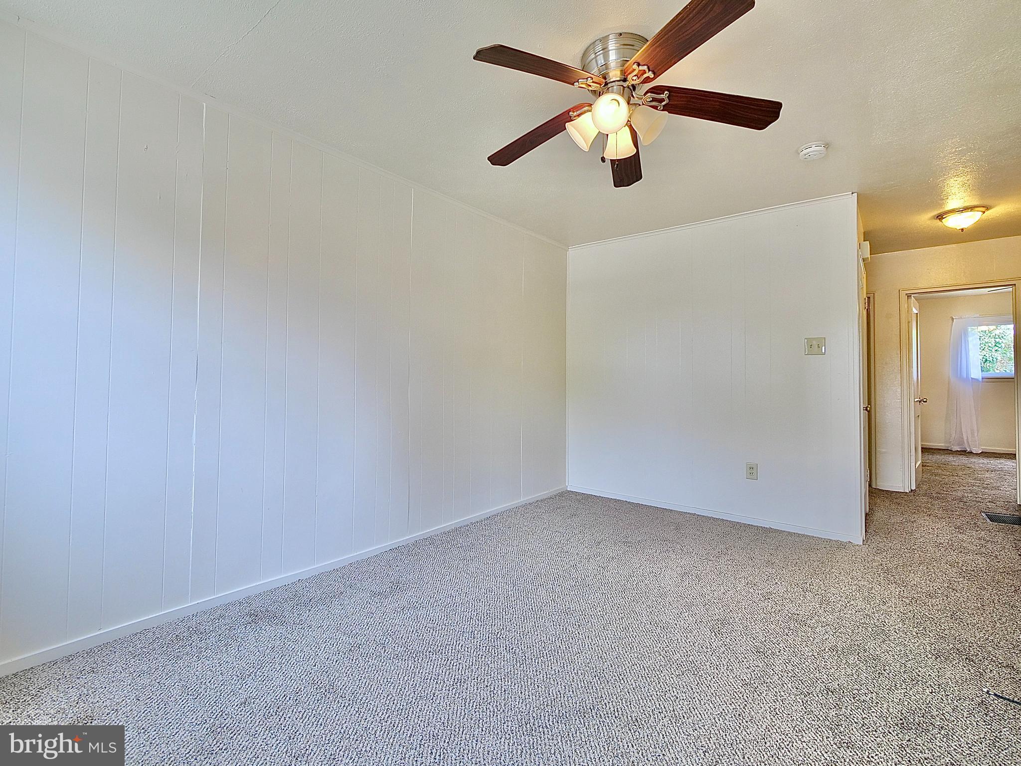 925 Barker Road Sharon Hill, PA 19079 - Photo 5 of 27 Living Room