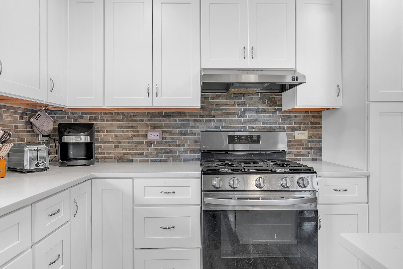 17W445 Butterfield Road Oakbrook Terrace, IL 60181 - Photo 6 of 25
