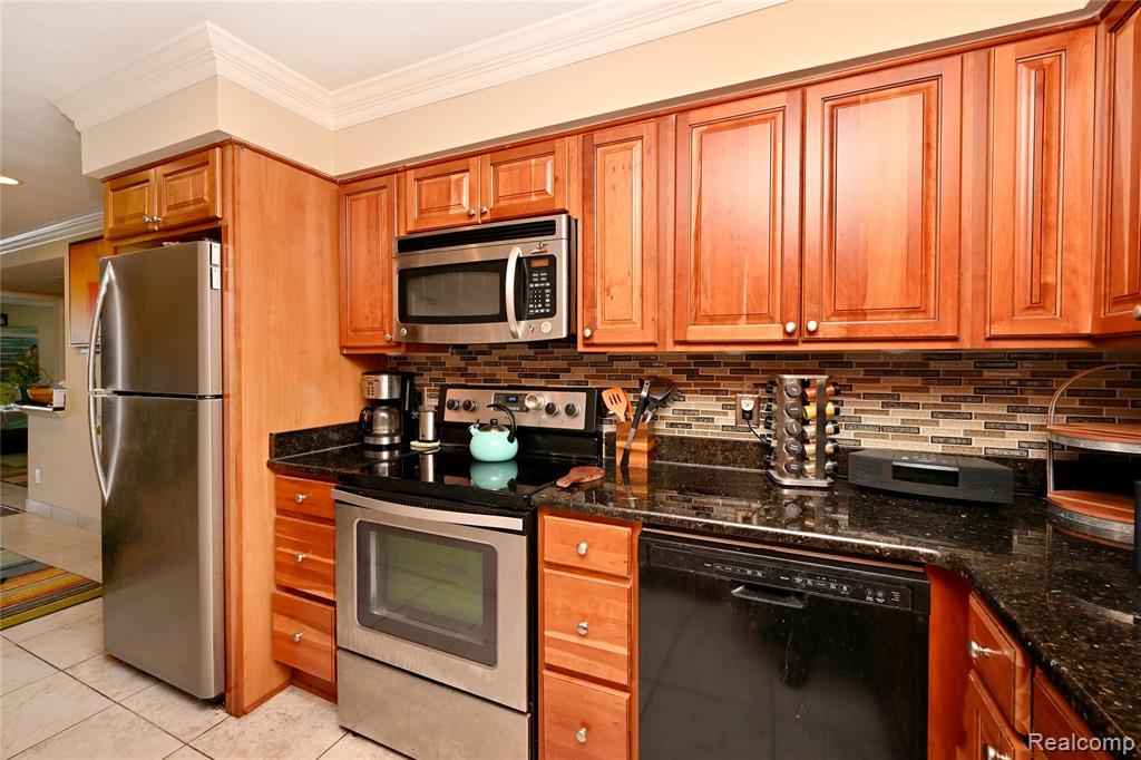 1966 Klingensmith Road, Unit 18C Bloomfield Hills, MI 48302 - Photo 15 of 36
