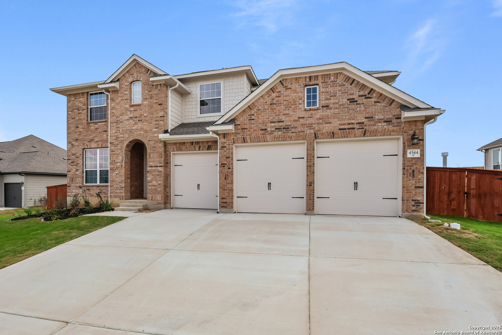4544 Yoakum Valley Schertz, TX 78108 - Photo 3 of 40