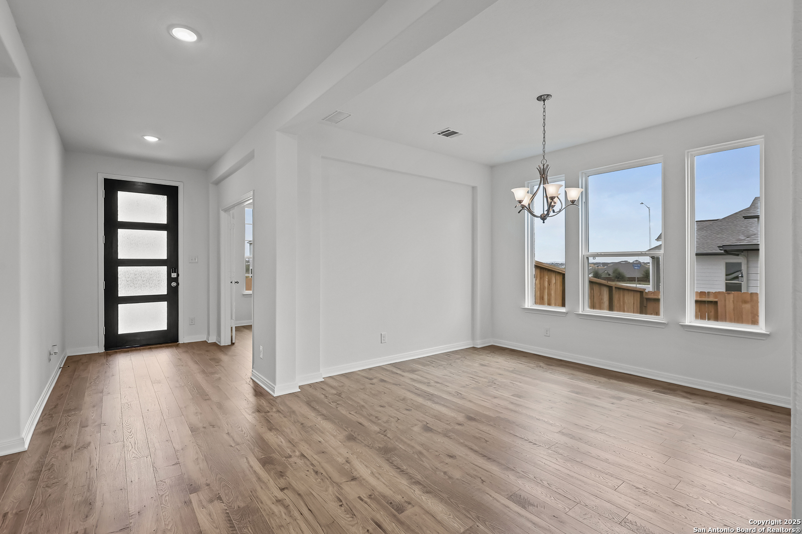 4544 Yoakum Valley Schertz, TX 78108 - Photo 7 of 40