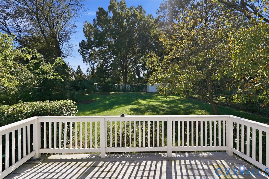 9207 Mapleway Road Richmond, VA 23229 - Photo 34 of 36 Spacious deck with white balustrade railing overlo