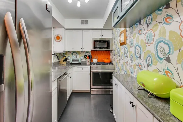 $640,000 | 2235 North Lakewood Avenue, Unit FN, Chicago, IL 60614