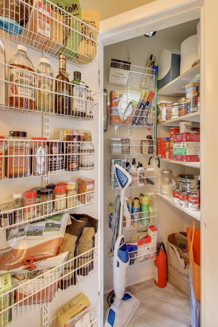 2235 North Lakewood Avenue, Unit FN Chicago, IL 60614 - Photo 22 of 41 a utility room with stainless steel appliances and a window