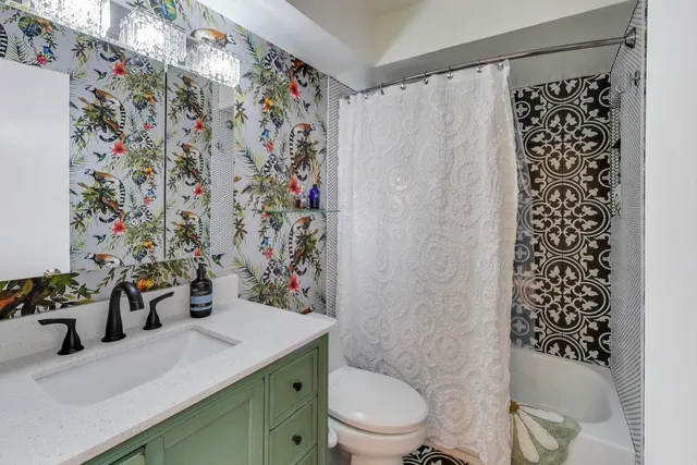 $640,000 | 2235 North Lakewood Avenue, Unit FN, Chicago, IL 60614