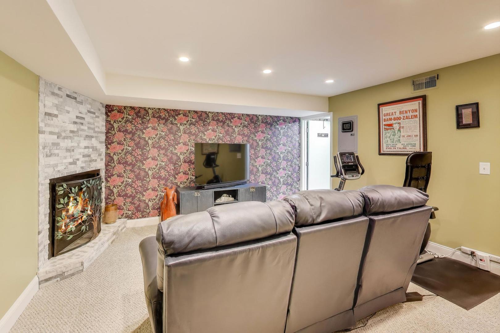 2235 North Lakewood Avenue, Unit FN Chicago, IL 60614 - Photo 31 of 41 a living room with furniture and a flat screen tv