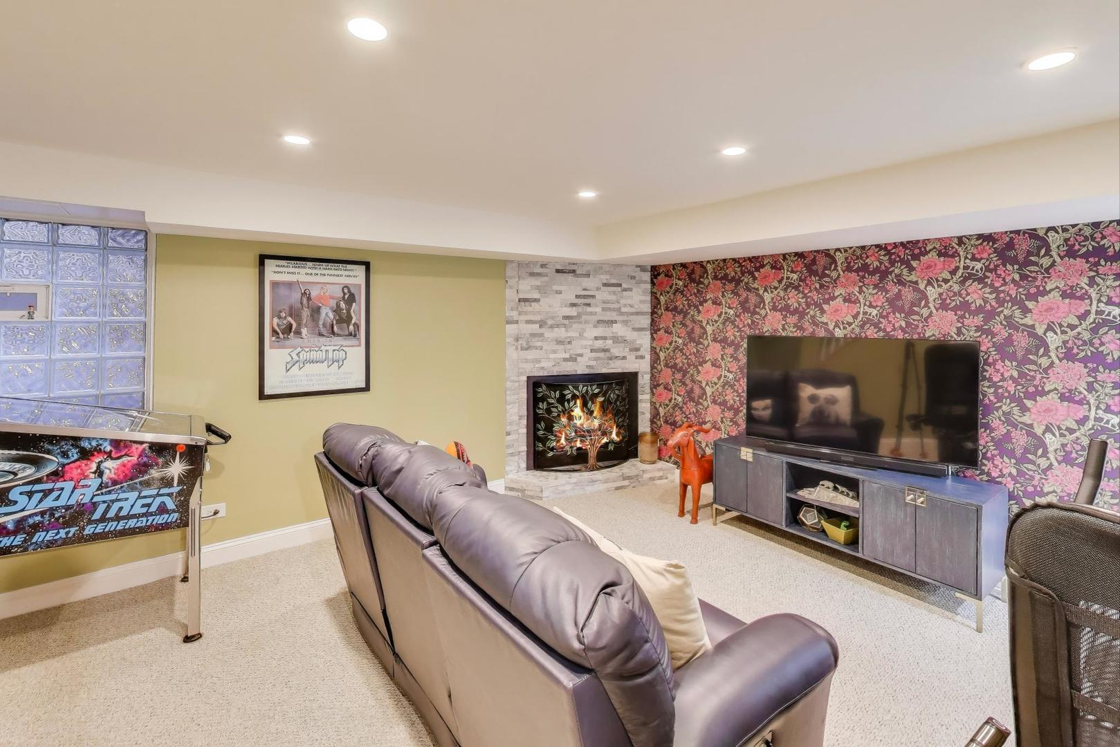 2235 North Lakewood Avenue, Unit FN Chicago, IL 60614 - Photo 34 of 41 a living room with furniture and a flat screen tv