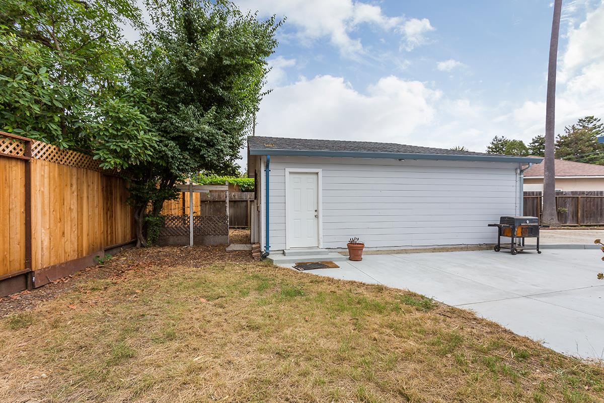 631 Riverside Avenue Santa Cruz, CA 95060 - Photo 19 of 25 a view of a backyard