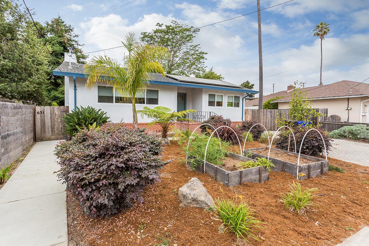 631 Riverside Avenue Santa Cruz, CA 95060 - Photo 23 of 25 a view of a house with patio