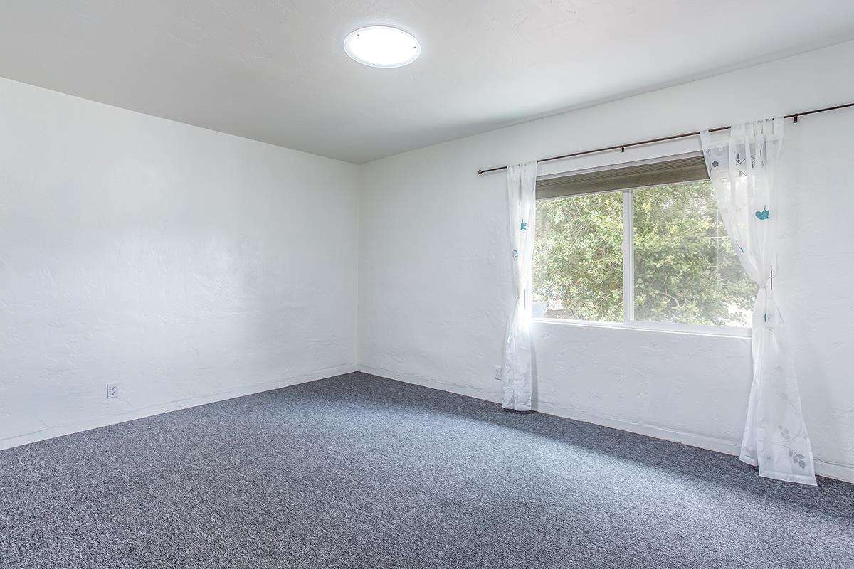 631 Riverside Avenue Santa Cruz, CA 95060 - Photo 9 of 25 an empty room with a window