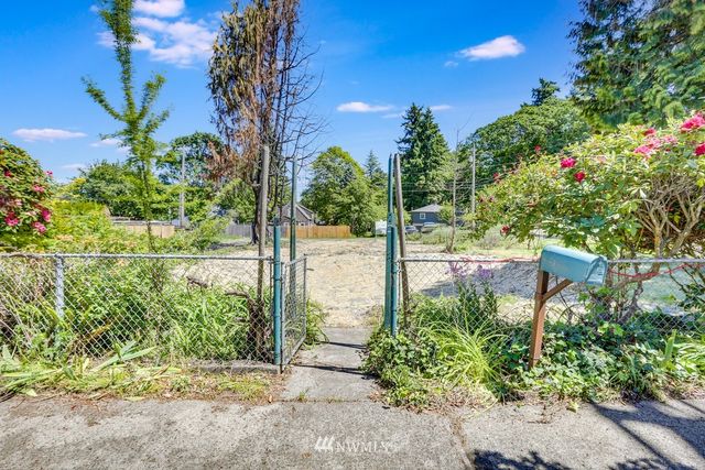 $221,000 | 7435 South Pine Street, Tacoma, WA 98409