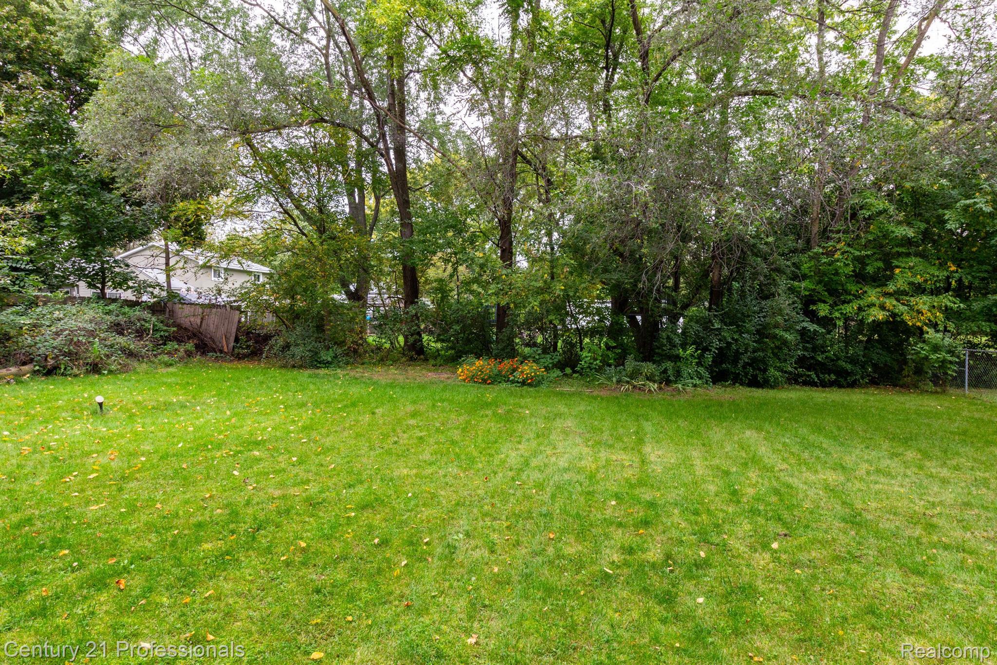 1147 East Auburn Road Rochester, MI 48307 - Photo 32 of 39 Gallery Image 32