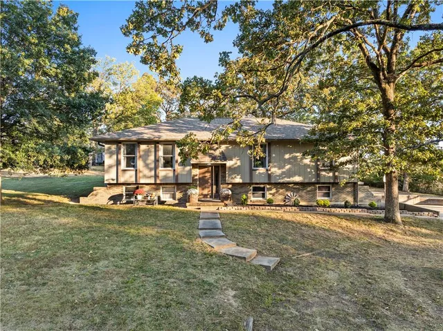 $315,000 | 14410 East Rebel Road, Nevada, MO 64772