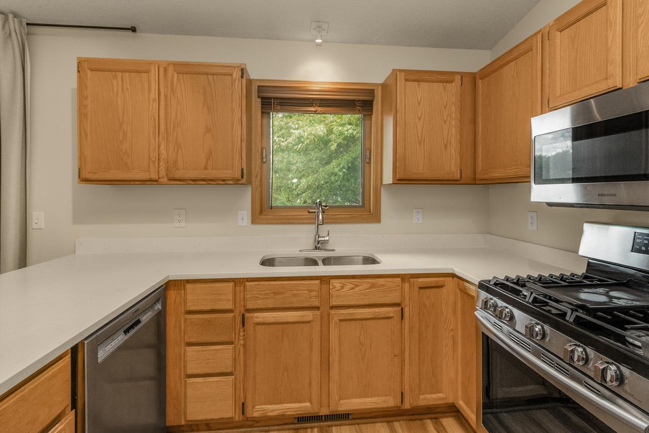 4693 Heather Ridge Road North St. Paul, MN 55128 - Photo 11 of 39