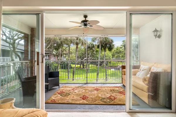 $2,750 | 101 Park Shores Circle, Unit 2, Vero Beach, FL 32963