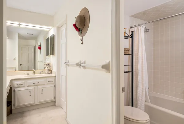 $2,750 | 101 Park Shores Circle, Unit 2, Vero Beach, FL 32963