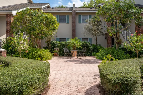 $2,750 | 101 Park Shores Circle, Unit 2, Vero Beach, FL 32963