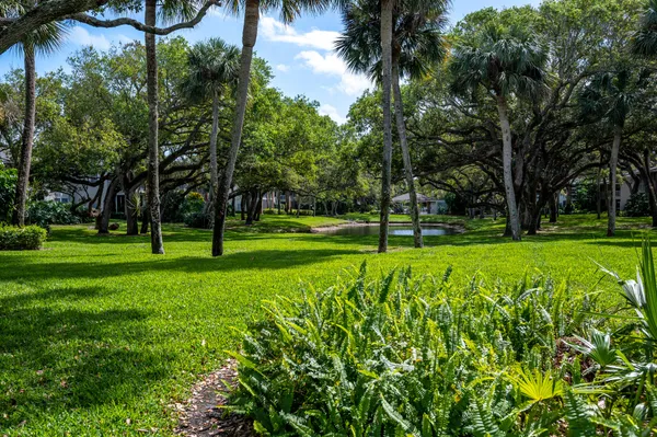 $2,750 | 101 Park Shores Circle, Unit 2, Vero Beach, FL 32963