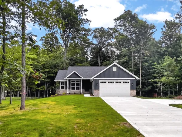 $413,850 | 532 Floral Valley Drive West, Howard, OH 43028
