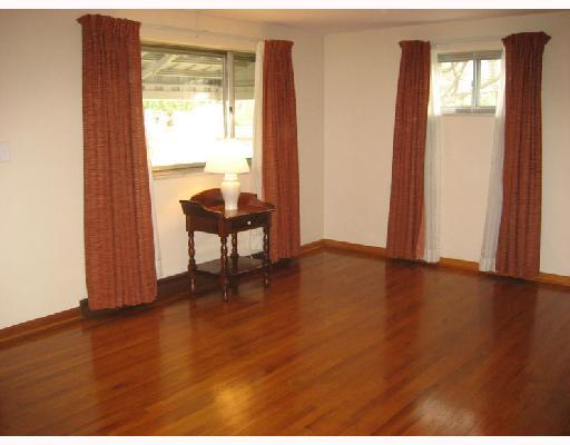 5423 Hamilton Road Gibsonia, PA 15044 - Photo 2 of 8 Living Room.