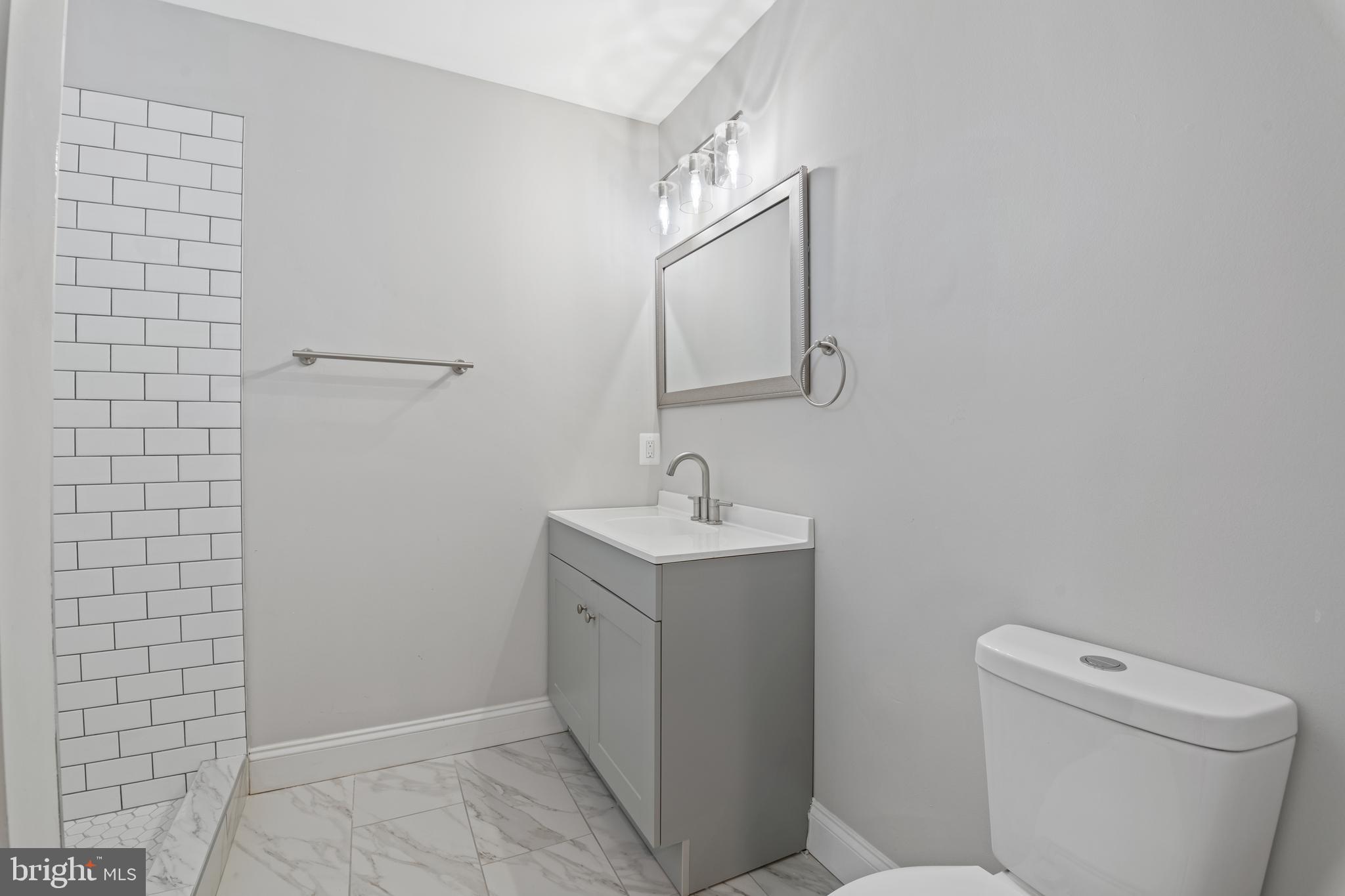 34 North Rosedale Street Baltimore, MD 21229 - Photo 4 of 22