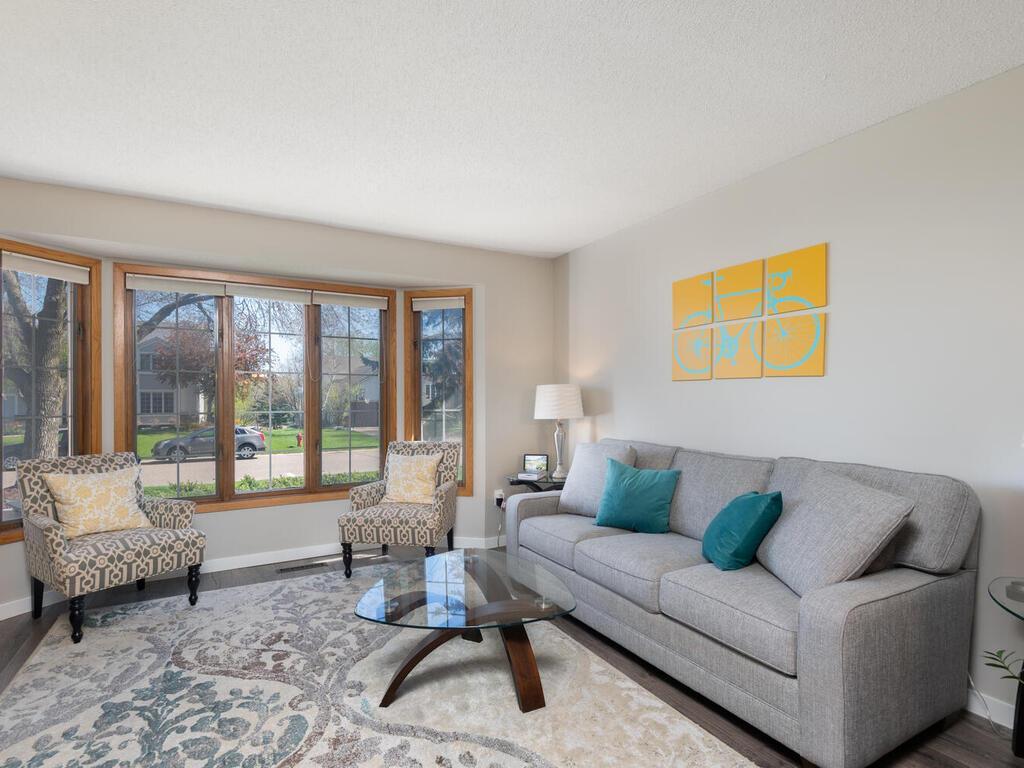 8879 Sequoia Road Woodbury, MN 55125 - Photo 5 of 49 Gallery Image 5