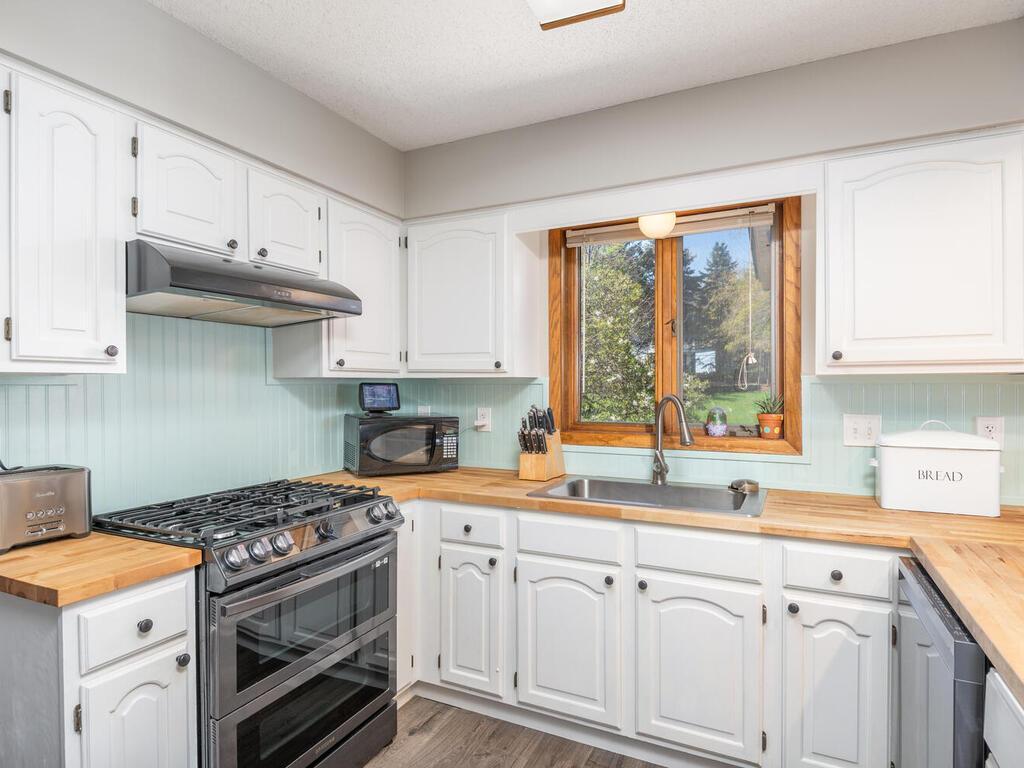 8879 Sequoia Road Woodbury, MN 55125 - Photo 8 of 49 Gallery Image 8