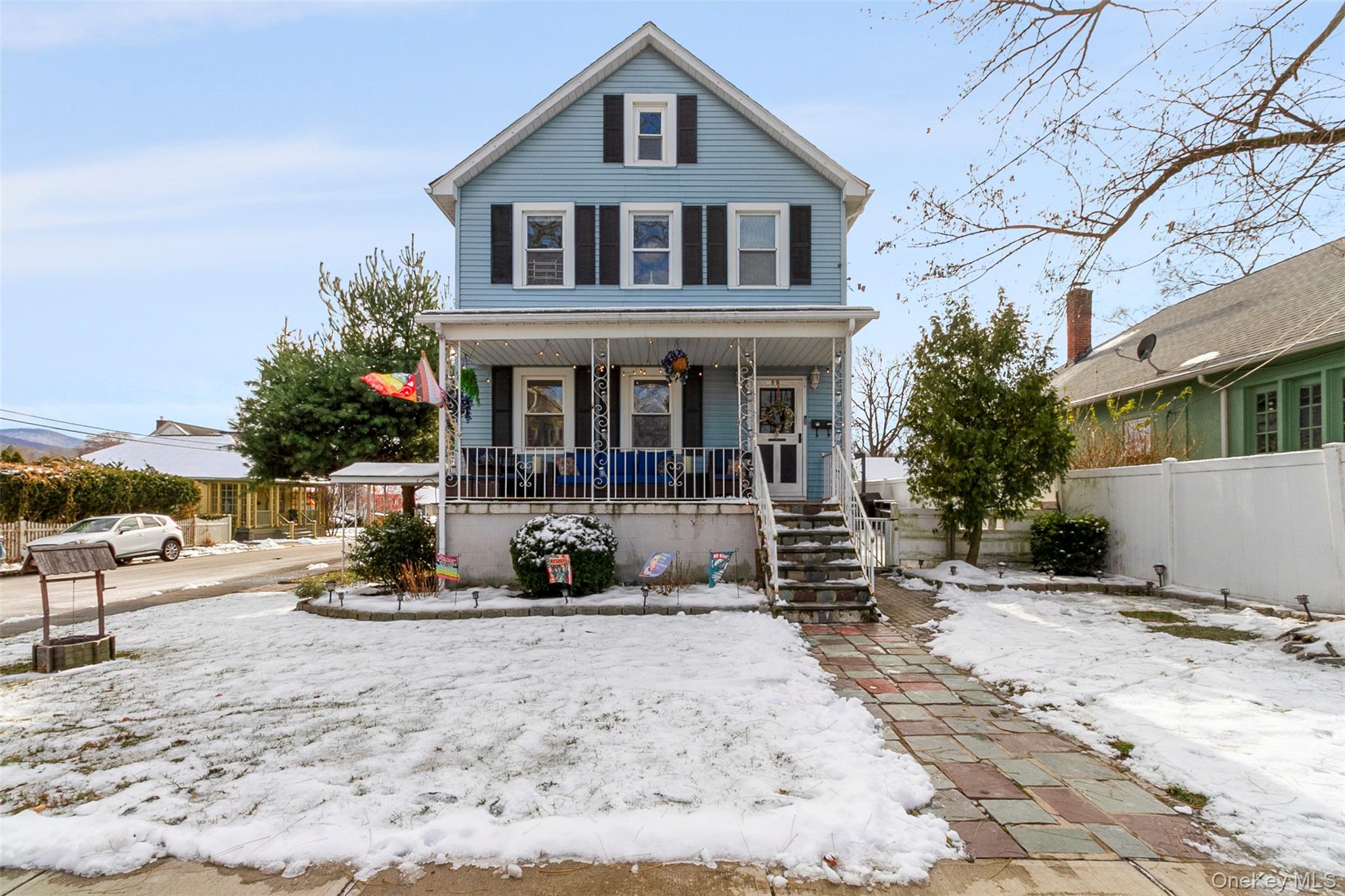 View of front facade with a porch