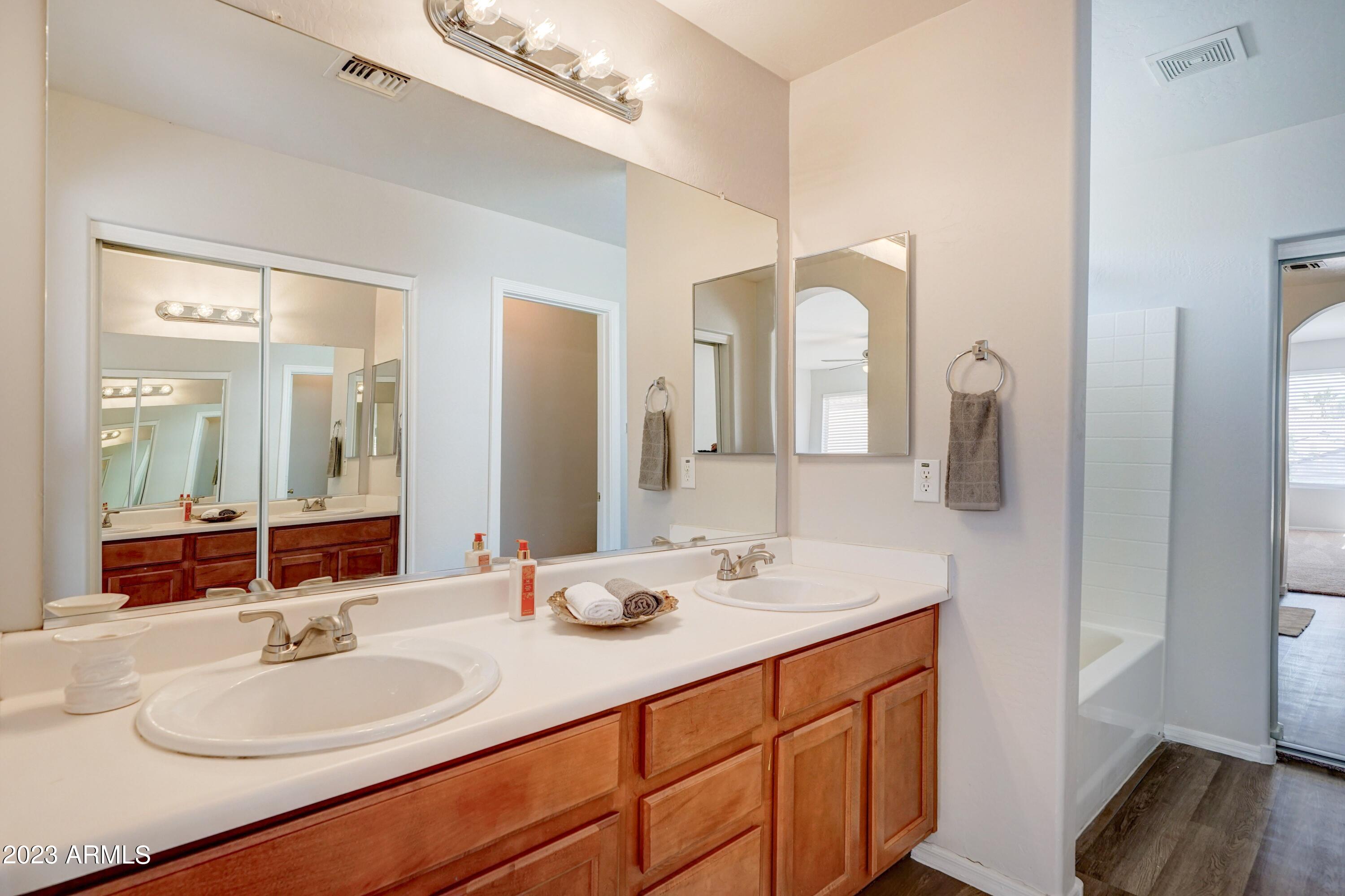 3813 West Shumway Farm Road Phoenix, AZ 85041 - Photo 17 of 31 3813 Primary bath