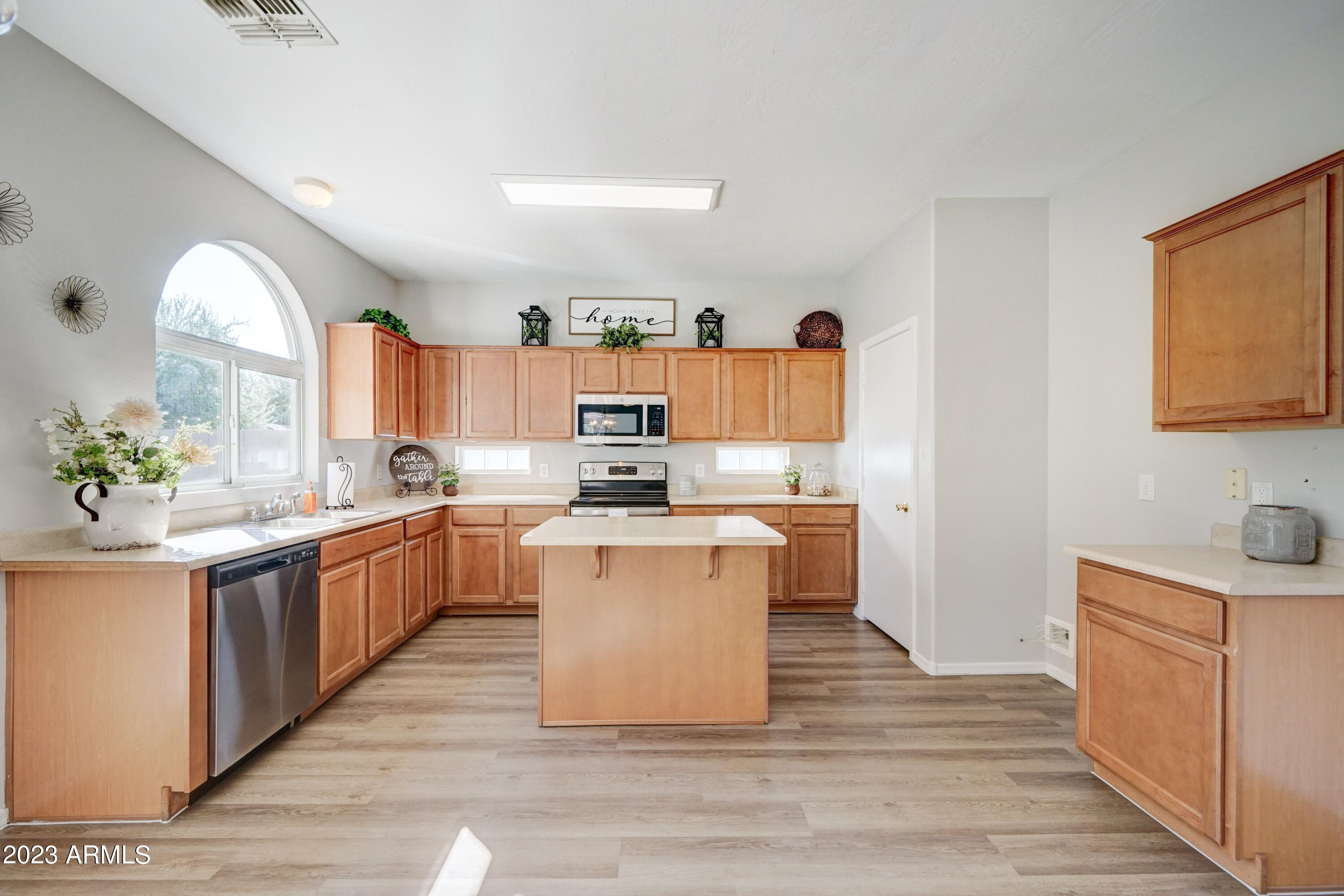 3813 West Shumway Farm Road Phoenix, AZ 85041 - Photo 4 of 31 3813 kitchen