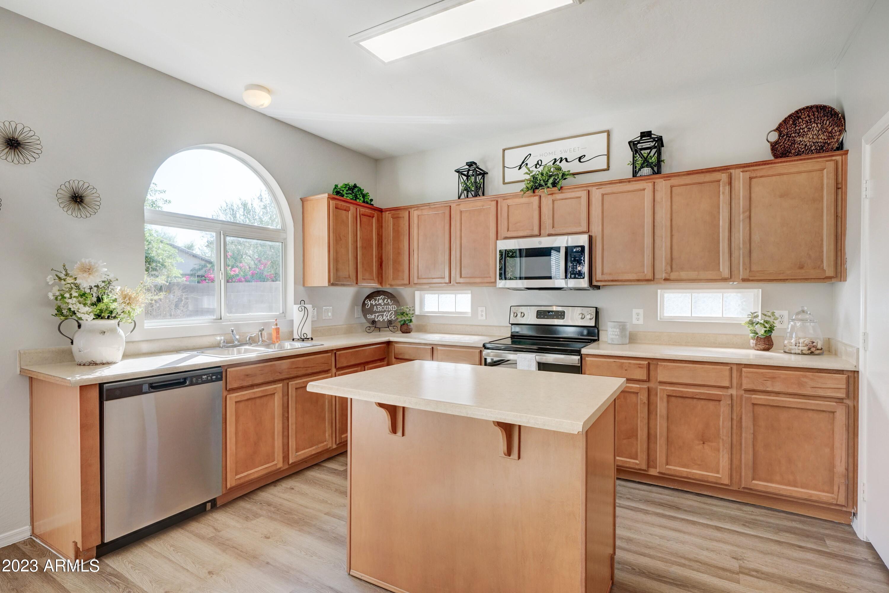 3813 West Shumway Farm Road Phoenix, AZ 85041 - Photo 5 of 31 3813 kitchen 3