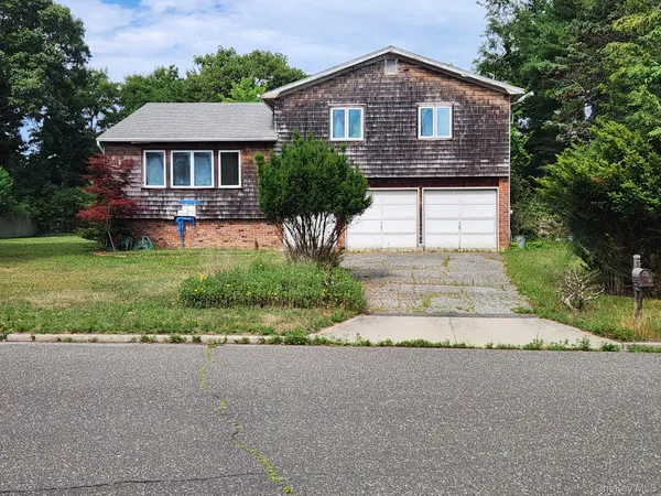 $440,000 | 10 Starling Court, Coram, NY 11727