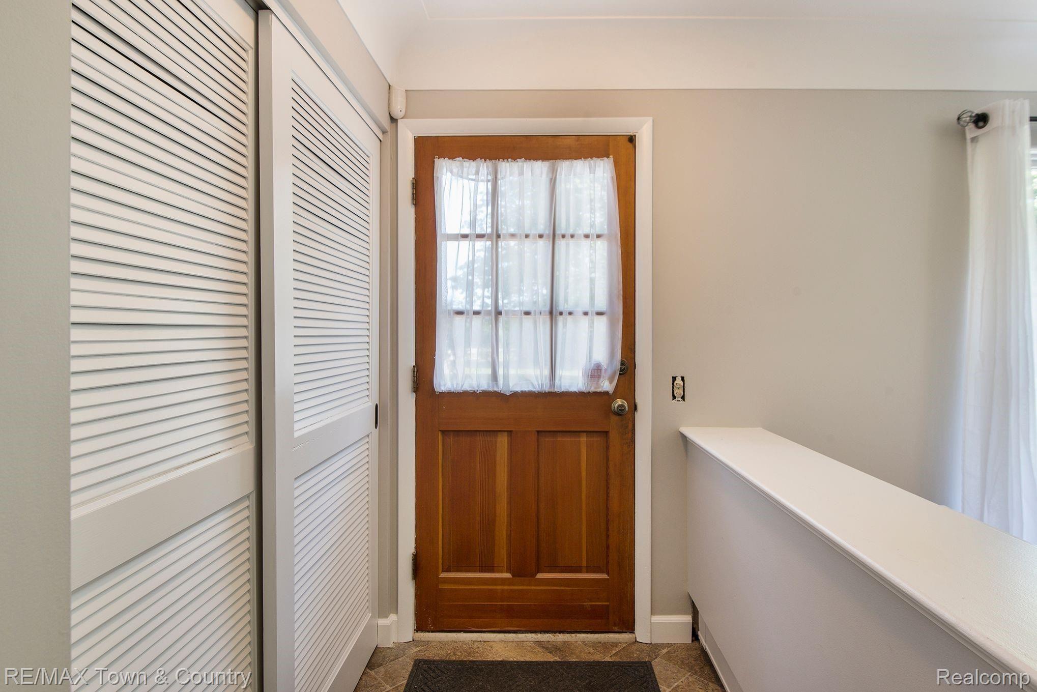 7214 Carpenter Road Flushing, MI 48433 - Photo 5 of 42 MOxZ8LUw.jpeg