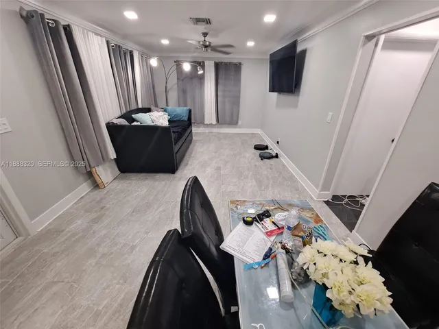 a very nice looking room with a mirror