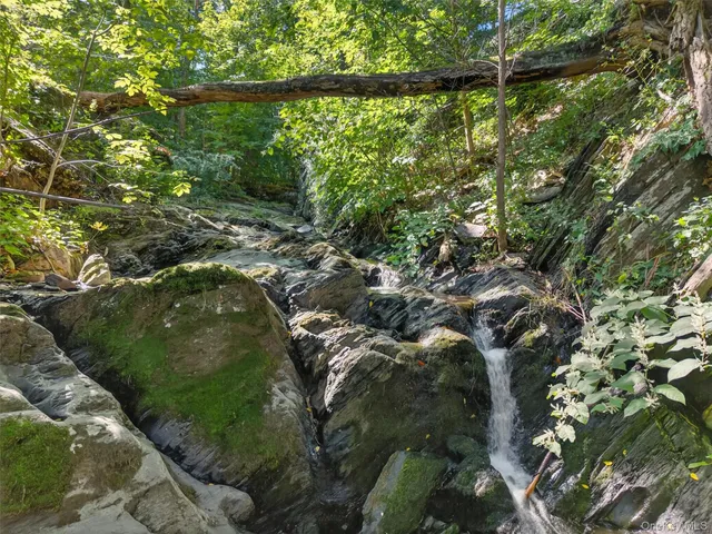 $300,000 | 331 Mountain Lodge Road, Blooming Grove, NY 10950