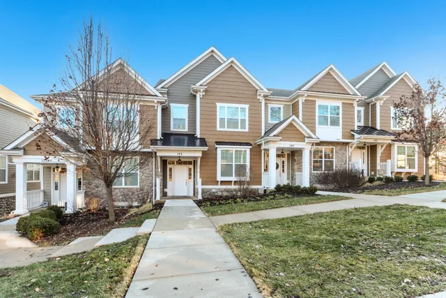 $849,500 | 173 2nd Avenue, Unit 12, Fontana, WI 53125