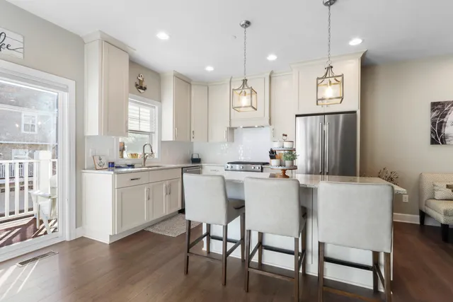 $849,500 | 173 2nd Avenue, Unit 12, Fontana, WI 53125