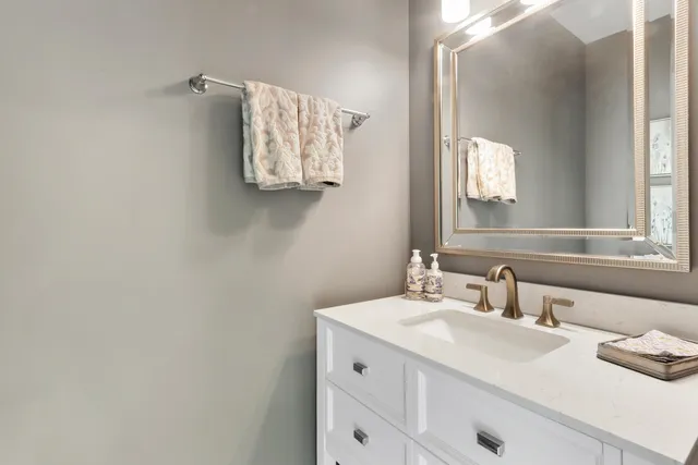 $849,500 | 173 2nd Avenue, Unit 12, Fontana, WI 53125