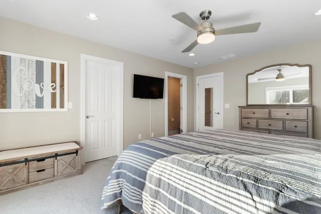 $849,500 | 173 2nd Avenue, Unit 12, Fontana, WI 53125