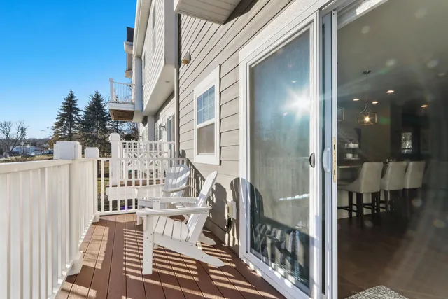 $849,500 | 173 2nd Avenue, Unit 12, Fontana, WI 53125