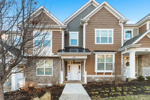 $849,500 | 173 2nd Avenue, Unit 12, Fontana, WI 53125