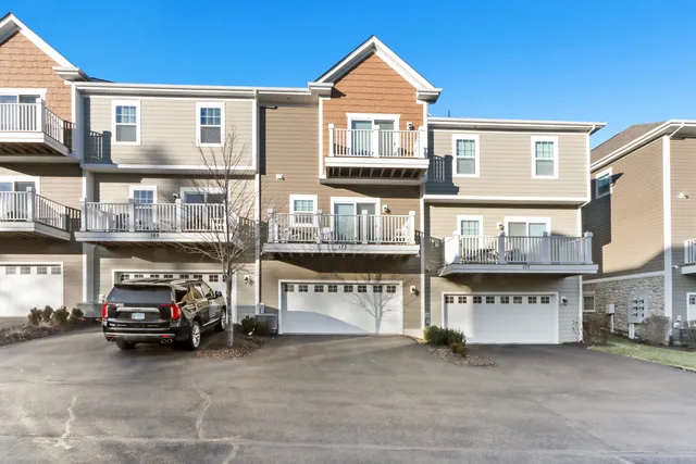 $849,500 | 173 2nd Avenue, Unit 12, Fontana, WI 53125