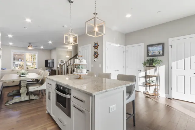 $849,500 | 173 2nd Avenue, Unit 12, Fontana, WI 53125